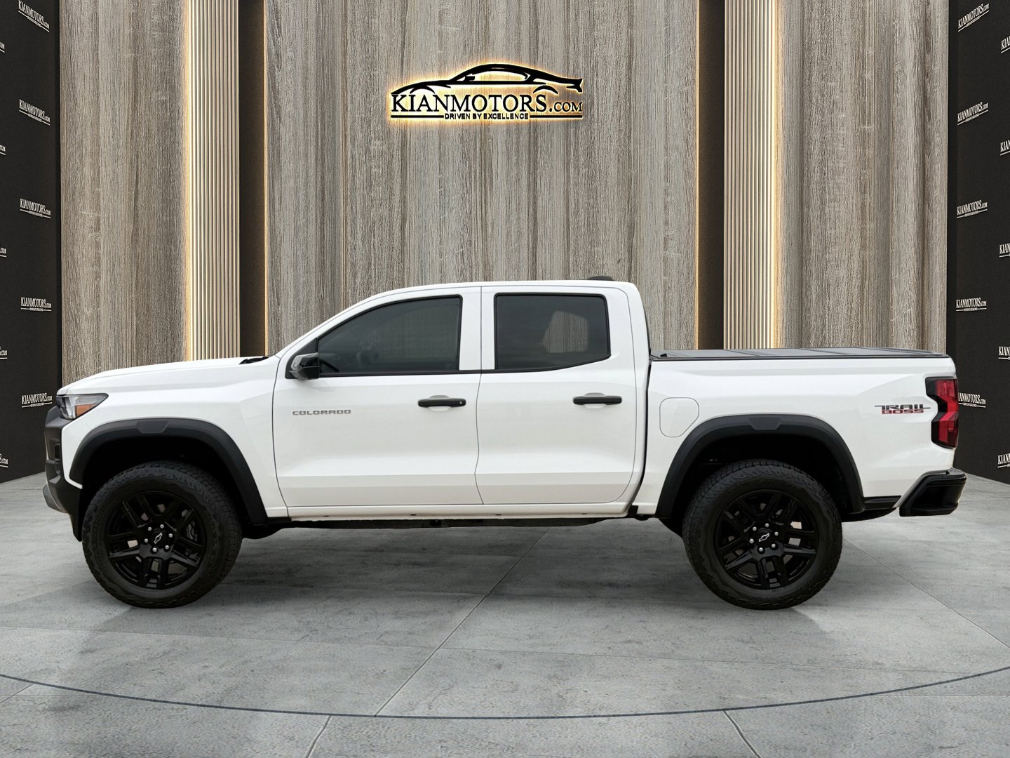 Used 2024 Chevrolet Colorado Trail Boss w/ Technology Package AWD/4WD image 6
