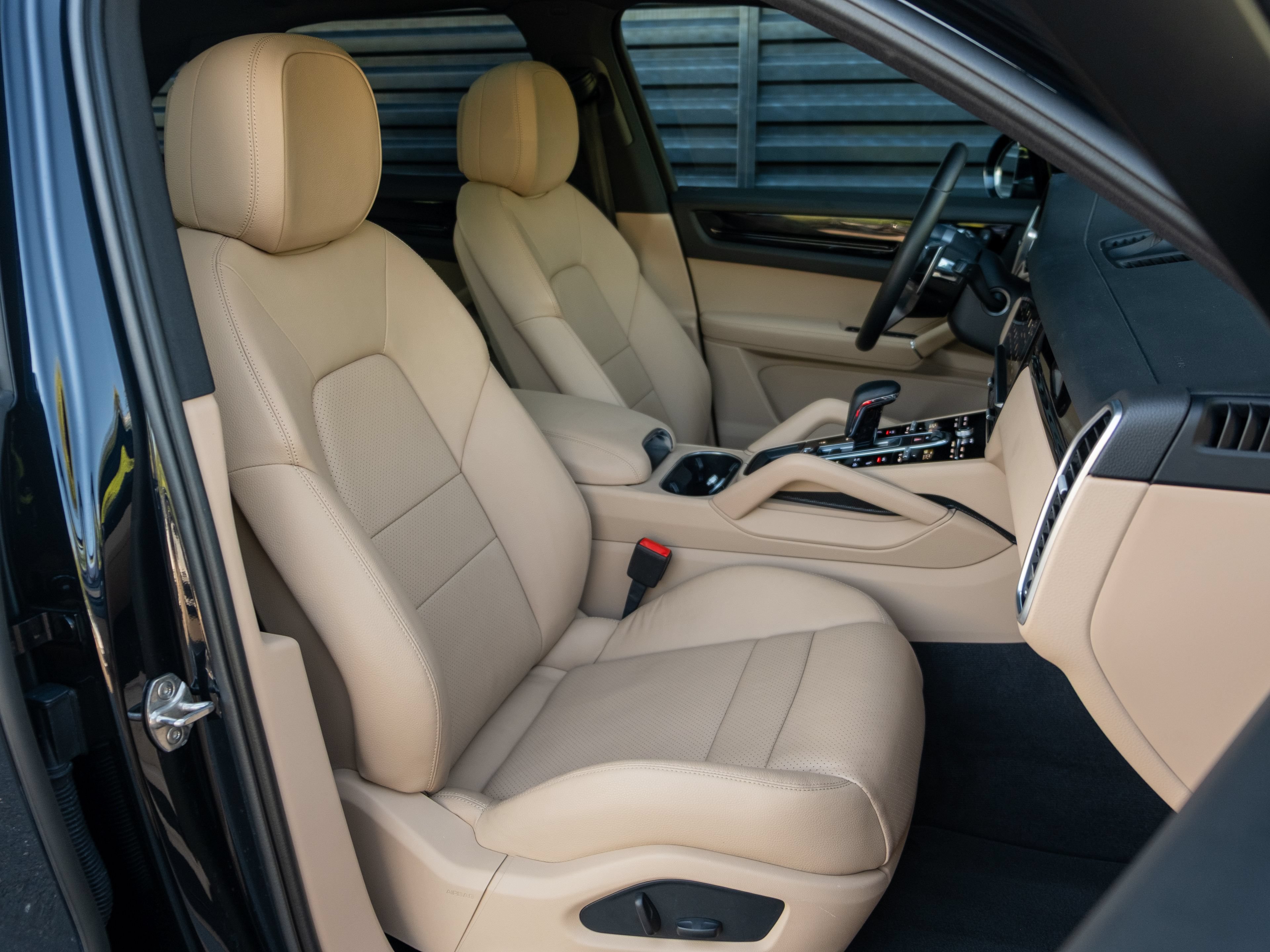 Certified 2023 Porsche Cayenne AWD/4WD image 37