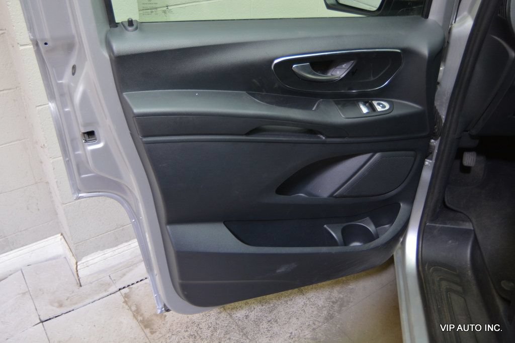 Used 2017 Mercedes-Benz Metris Passenger image 8