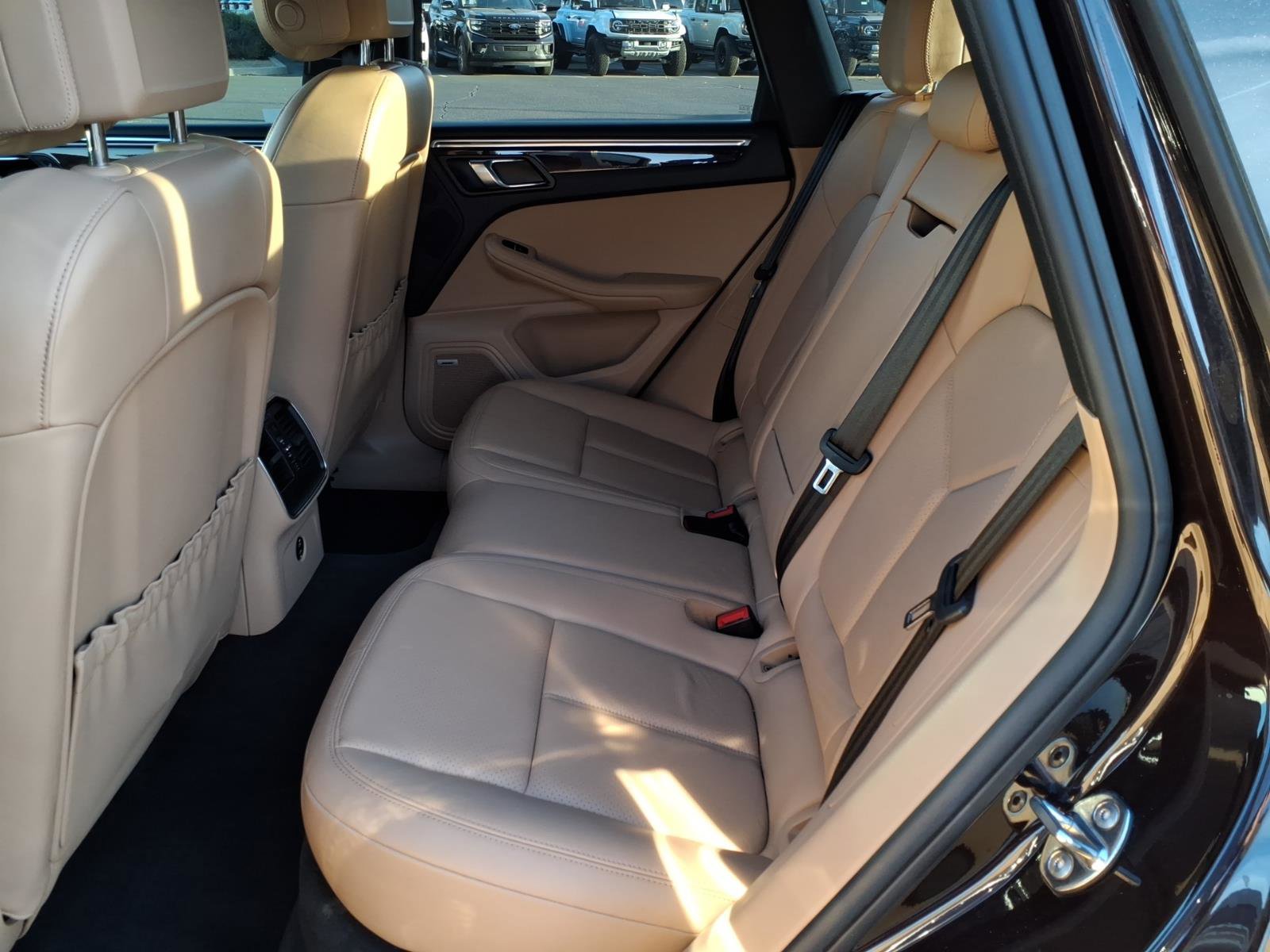 Used 2021 Porsche Macan Base image 16