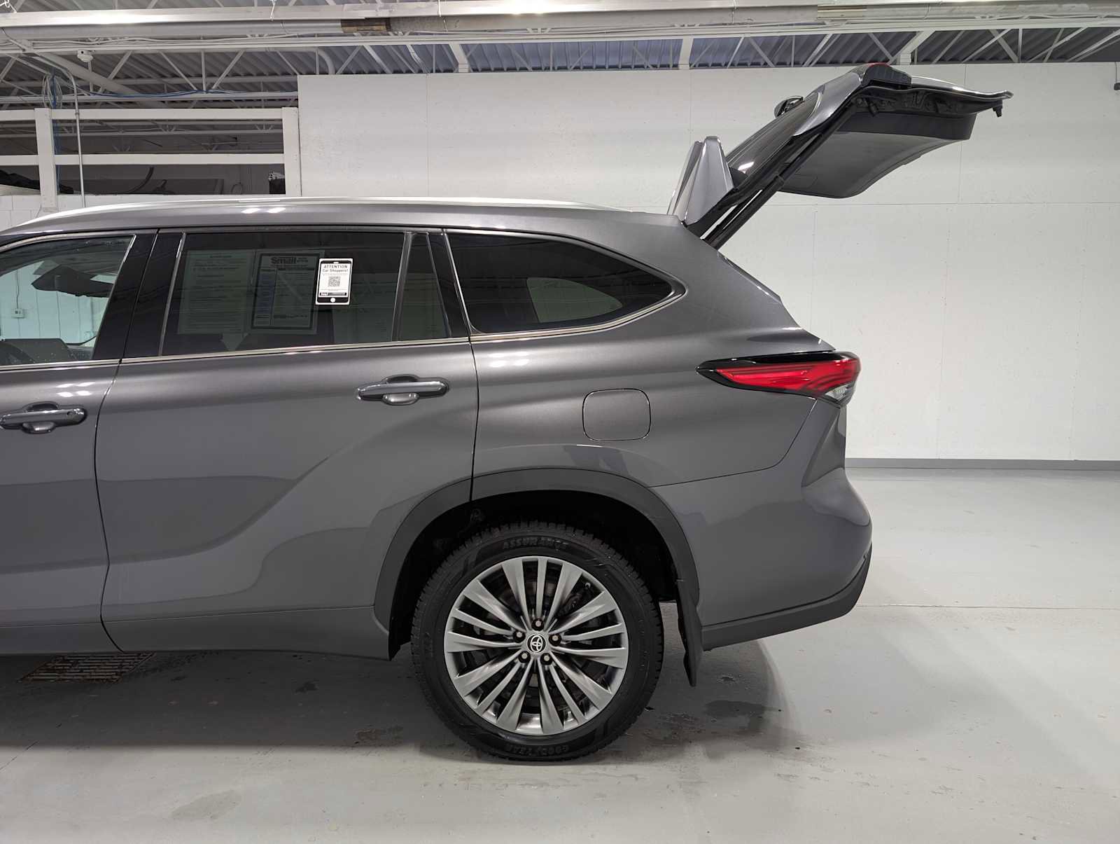 Used 2021 Toyota Highlander Platinum image 11