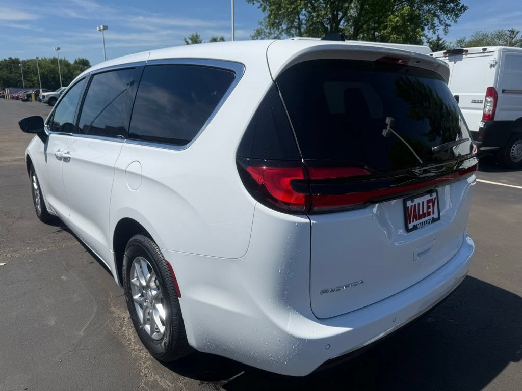 New 2027 Chrysler Pacifica Select w/ Family Tech Group FWD image 6