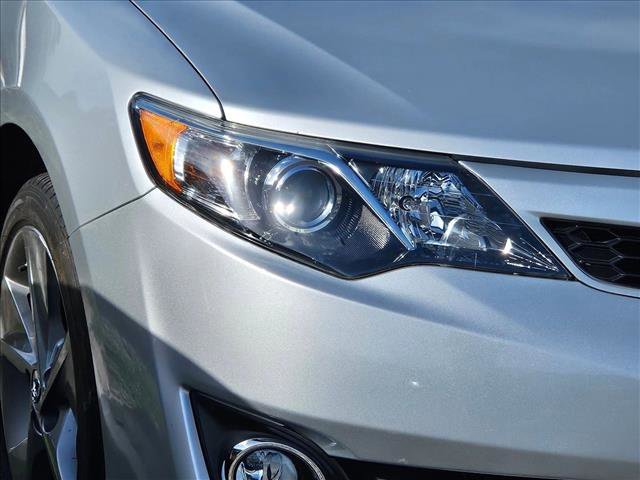 Used 2014 Toyota Camry SE w/ Leather Package FWD image 6