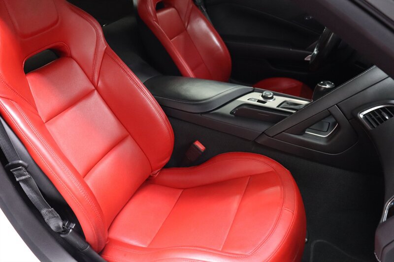 Used 2019 Chevrolet Corvette Stingray Coupe w/ Carbon Flash Badge Package RWD image 20