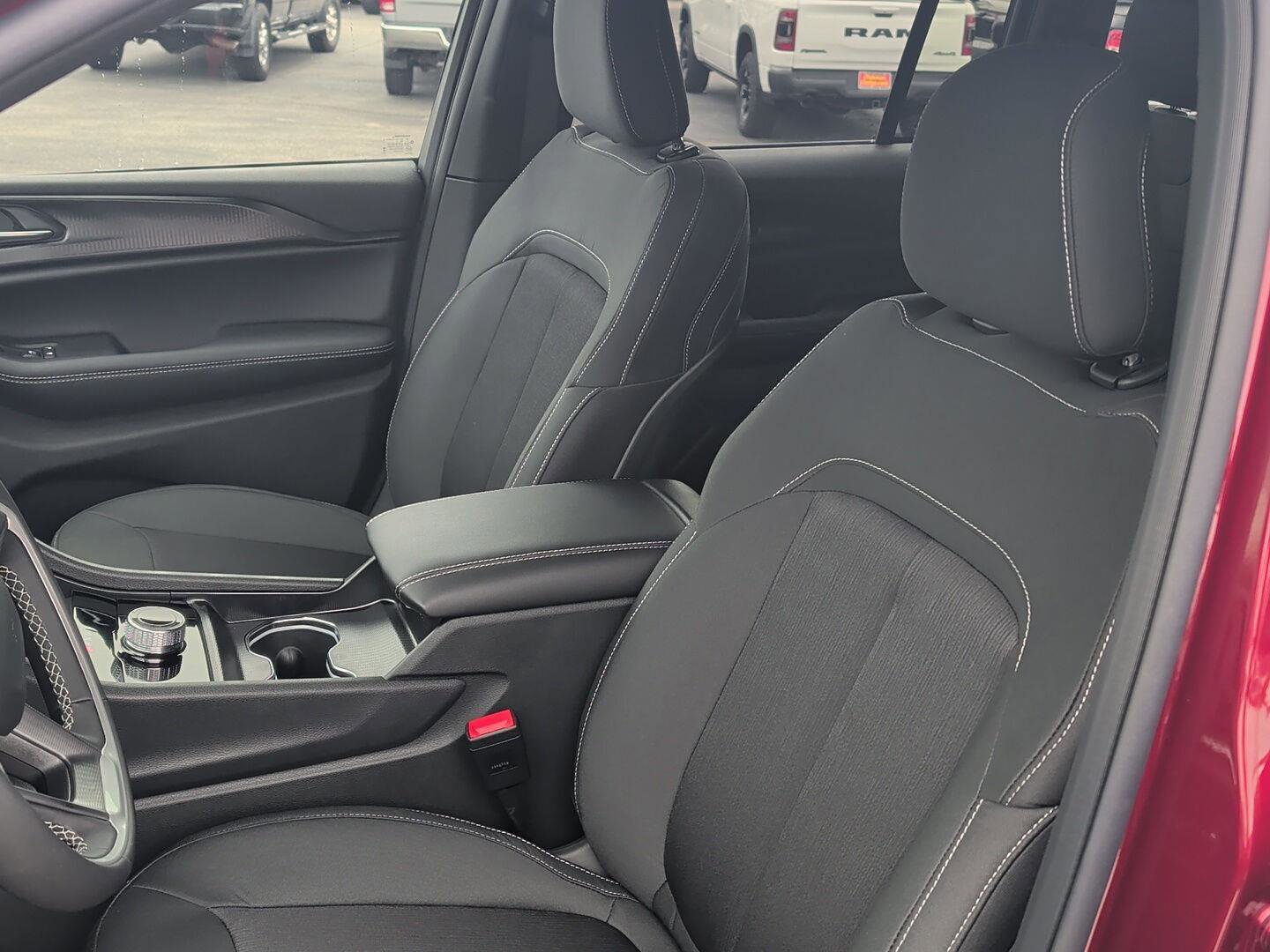 New 2025 Jeep Grand Cherokee Laredo image 11