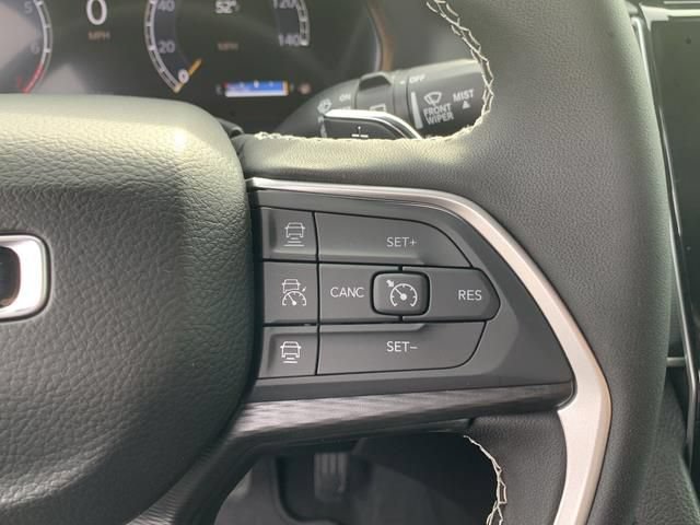 Used 2025 Jeep Grand Cherokee L Laredo AWD/4WD image 31