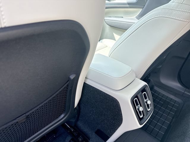 Certified 2026 Volvo XC40 B5 Plus AWD/4WD image 26