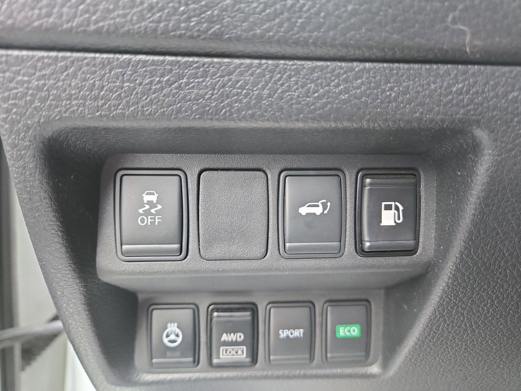 Used 2018 Nissan Rogue SV w/ Premium Package image 25