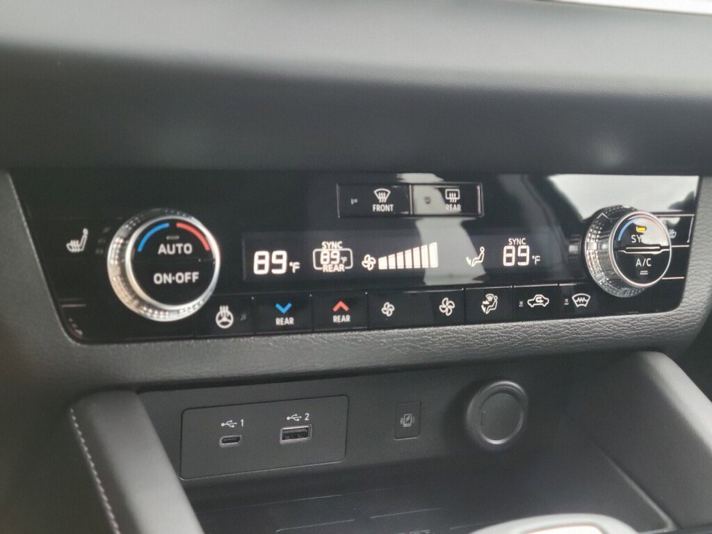 New 2025 Mitsubishi Outlander SEL image 23