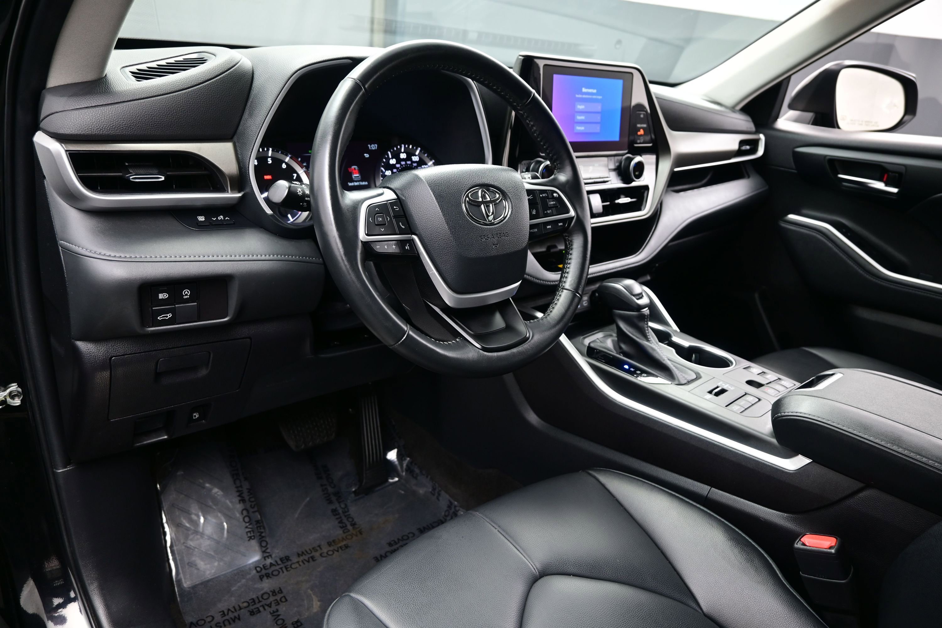 Used 2023 Toyota Highlander XLE AWD/4WD image 13