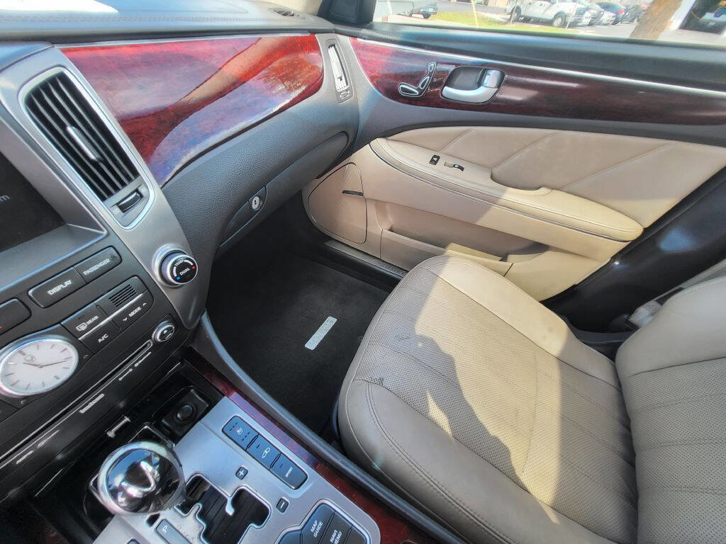Used 2013 Hyundai Equus Signature image 19
