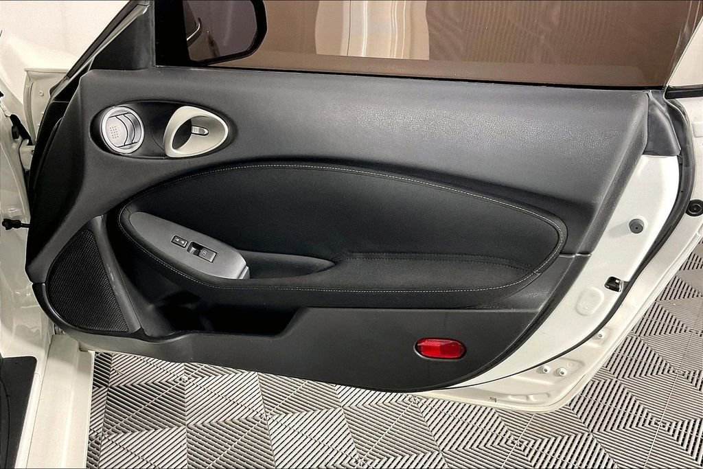 Used 2014 Nissan 370Z Coupe RWD image 24