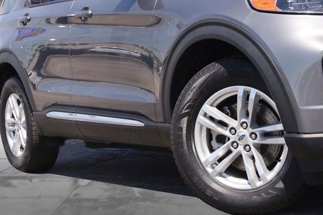 Certified 2022 Ford Explorer XLT w/ Class IV Trailer Tow Package AWD/4WD image 3