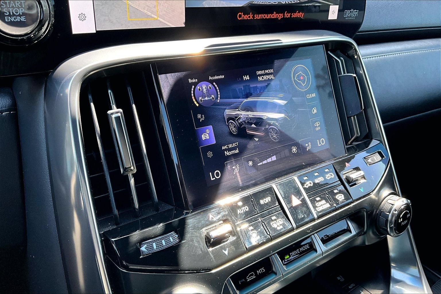 Used 2022 Lexus LX 600 4WD w/ Accessory Package (Z1) image 21