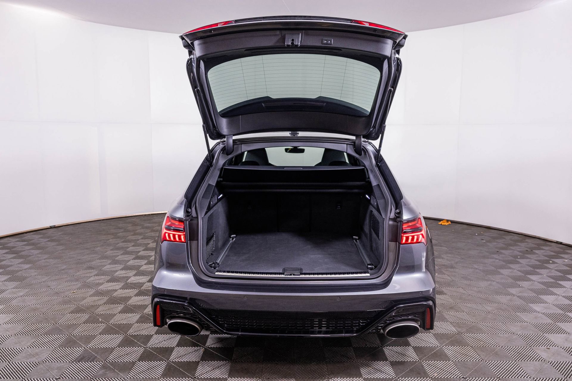 Used 2024 Audi RS 6 performance image 37