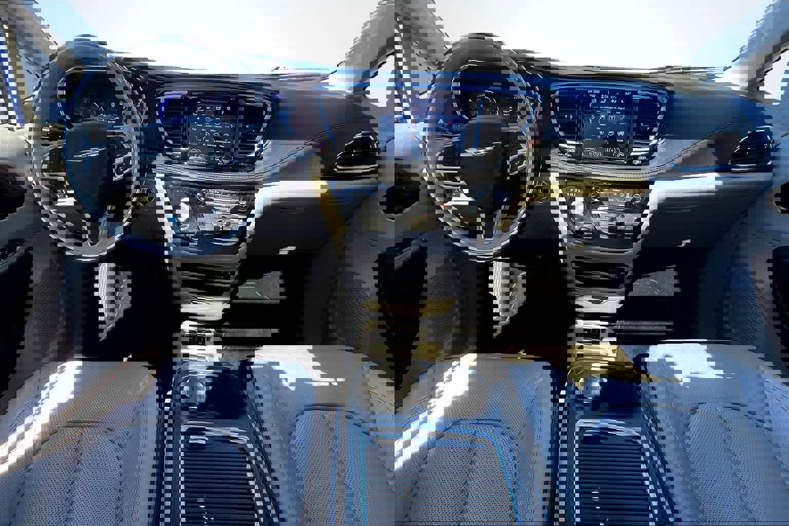 Used 2020 Chrysler Pacifica Limited image 10