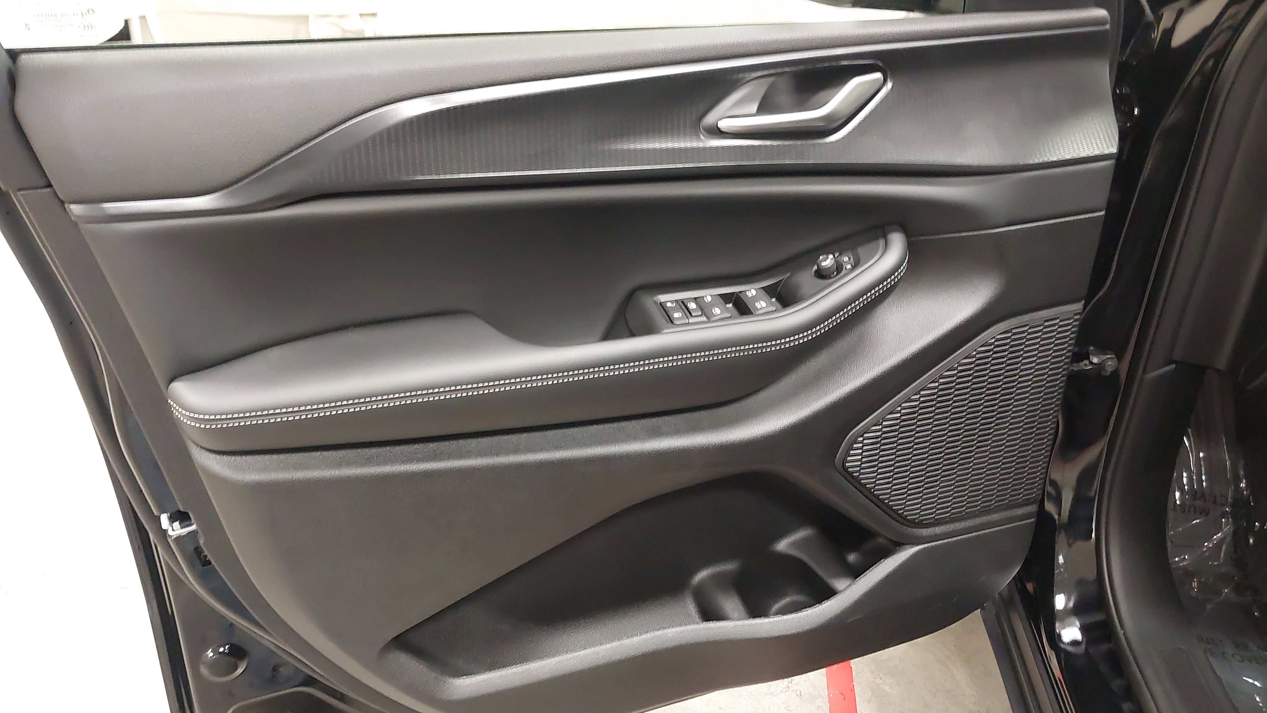 New 2025 Jeep Grand Cherokee Altitude image 24