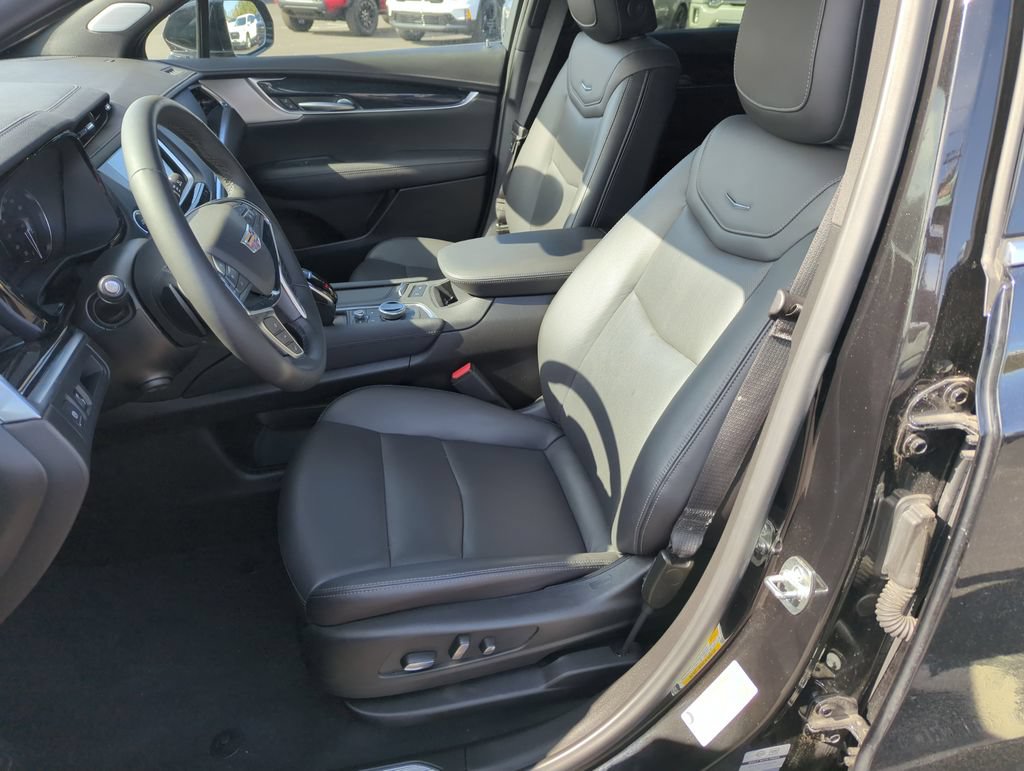 Used 2025 Cadillac XT5 Premium Luxury FWD image 11