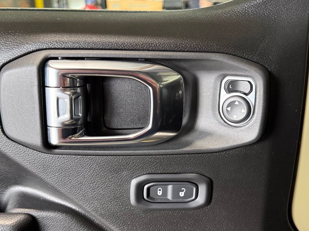 Certified 2025 Jeep Gladiator Sport AWD/4WD image 27