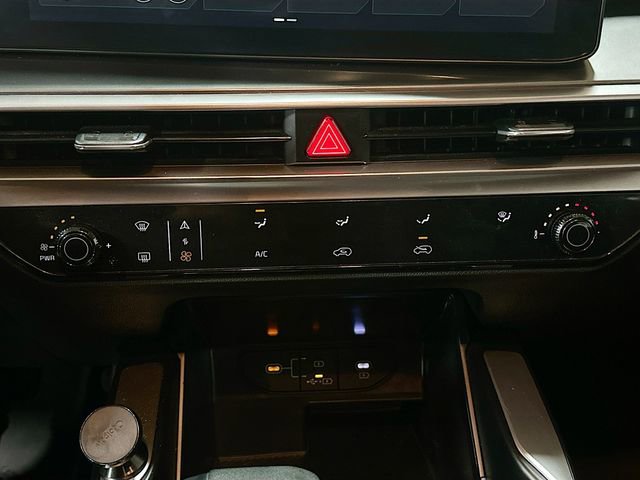 Used 2024 Kia Sorento LX image 16