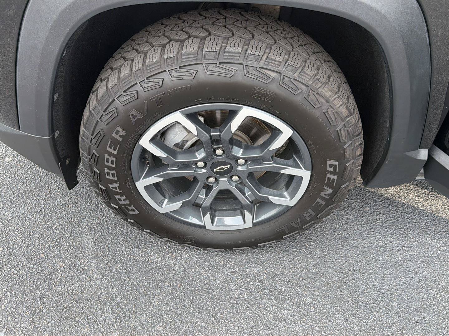 Certified 2025 Chevrolet Equinox ACTIV w/ Convenience Package III FWD image 38