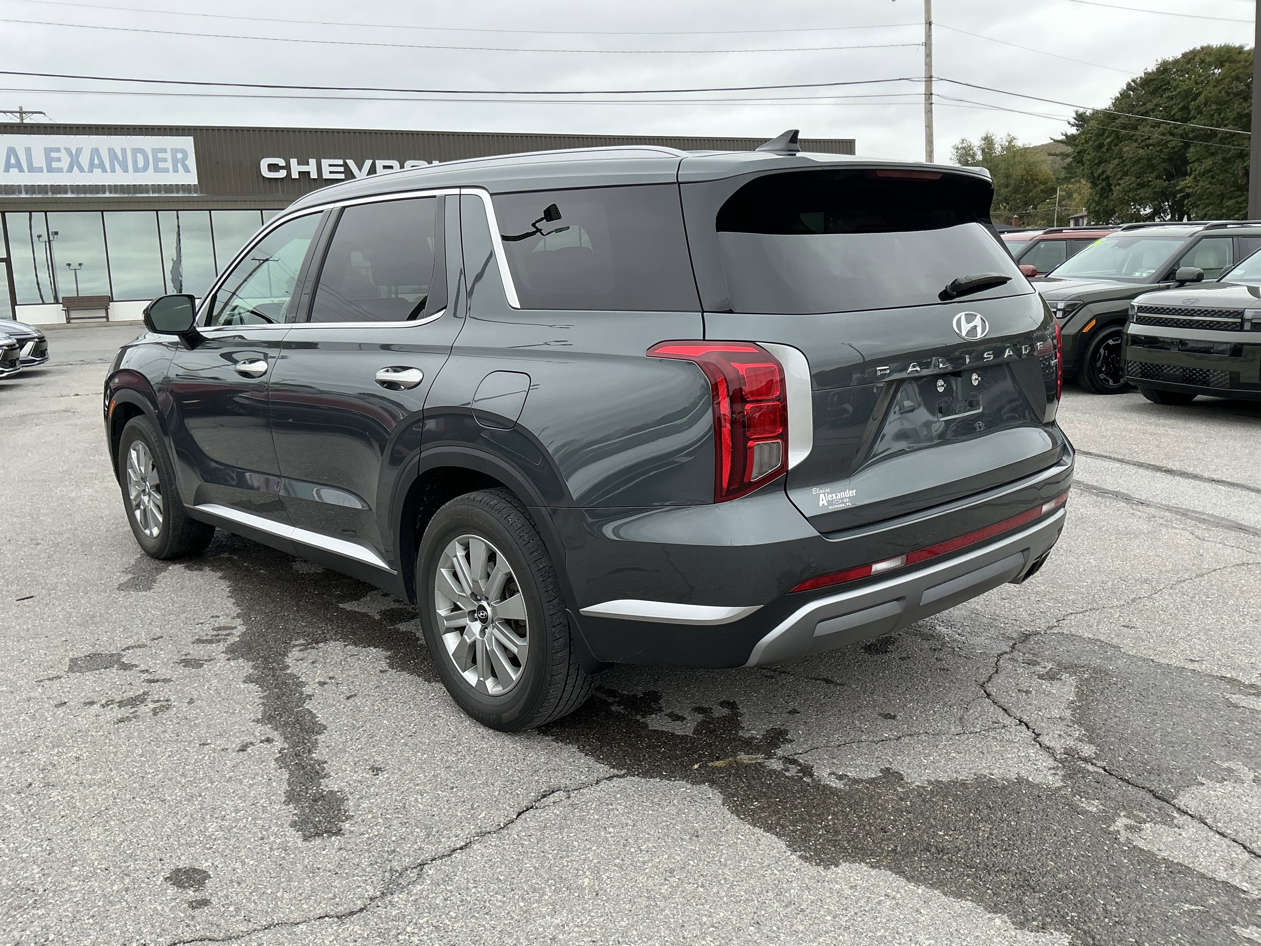 Used 2023 Hyundai Palisade SEL w/ Cargo Package image 6