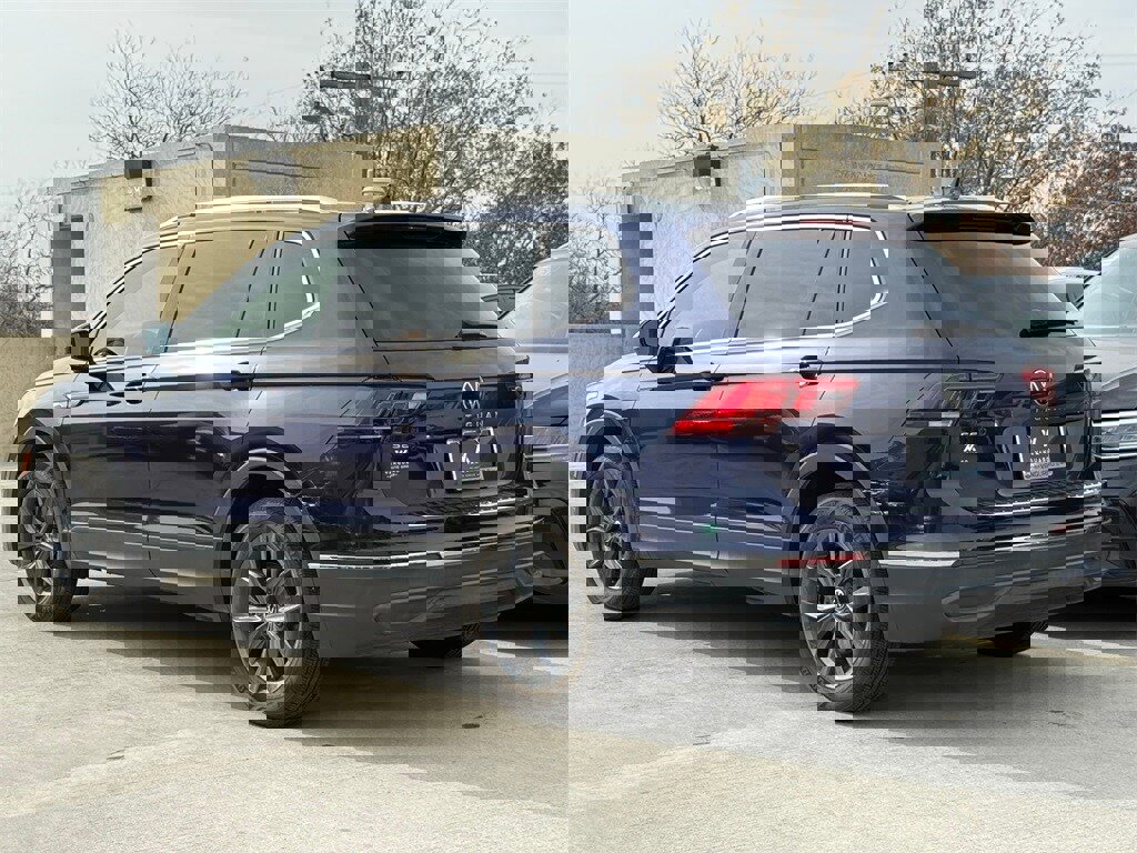 Certified 2022 Volkswagen Tiguan SE w/ Panoramic Sunroof Package image 9