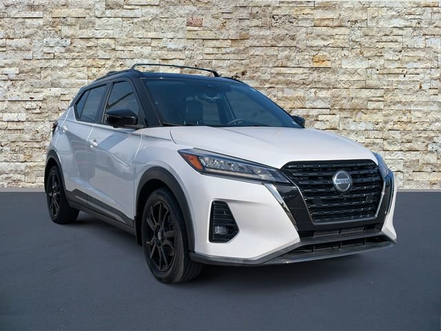 Used 2021 Nissan Kicks SR w/ SR Premium Package FWD image 2