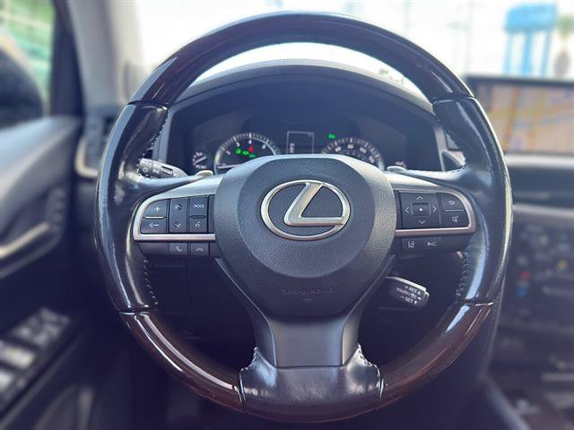 Used 2020 Lexus LX 570 4WD w/ Luxury Package image 16