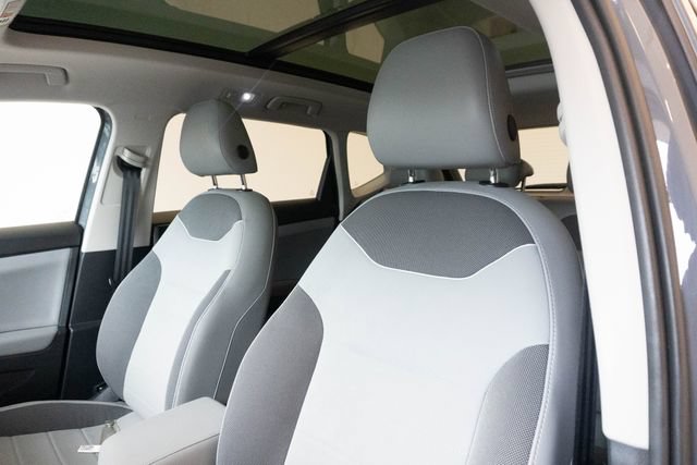 Used 2023 Volkswagen Taos SE w/ Panoramic Sunroof Package FWD image 17