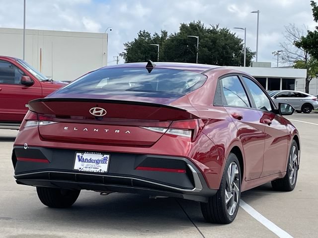 Used 2025 Hyundai Elantra Sport FWD image 4