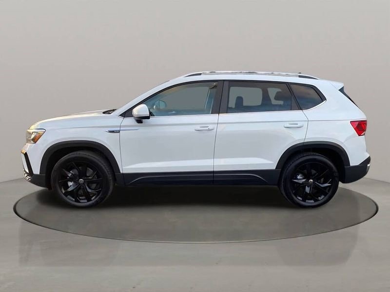 Used 2022 Volkswagen Taos SE w/ Panoramic Sunroof Package AWD/4WD image 3