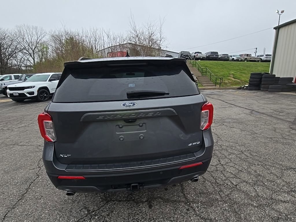 Used 2023 Ford Explorer XLT w/ Equipment Group 202A image 6