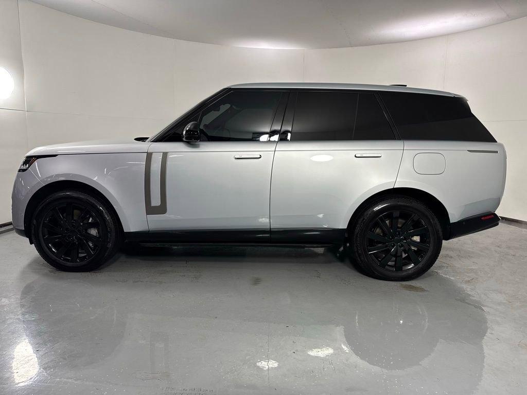 Used 2025 Land Rover Range Rover SE AWD/4WD image 10