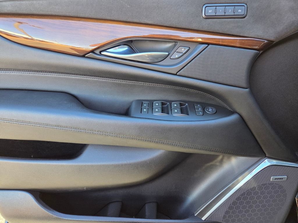 Used 2019 Cadillac Escalade Premium Luxury w/ Escalade Sport Edition AWD/4WD image 25