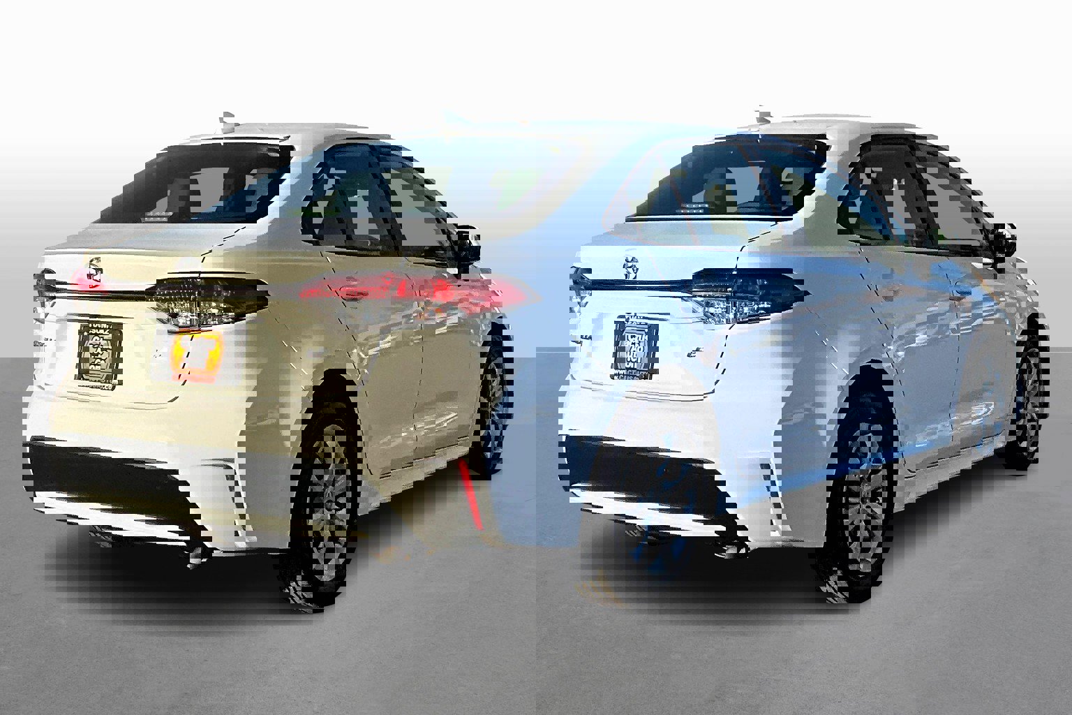 Used 2021 Toyota Corolla LE w/ Carpet Mat Package (TMS) image 2