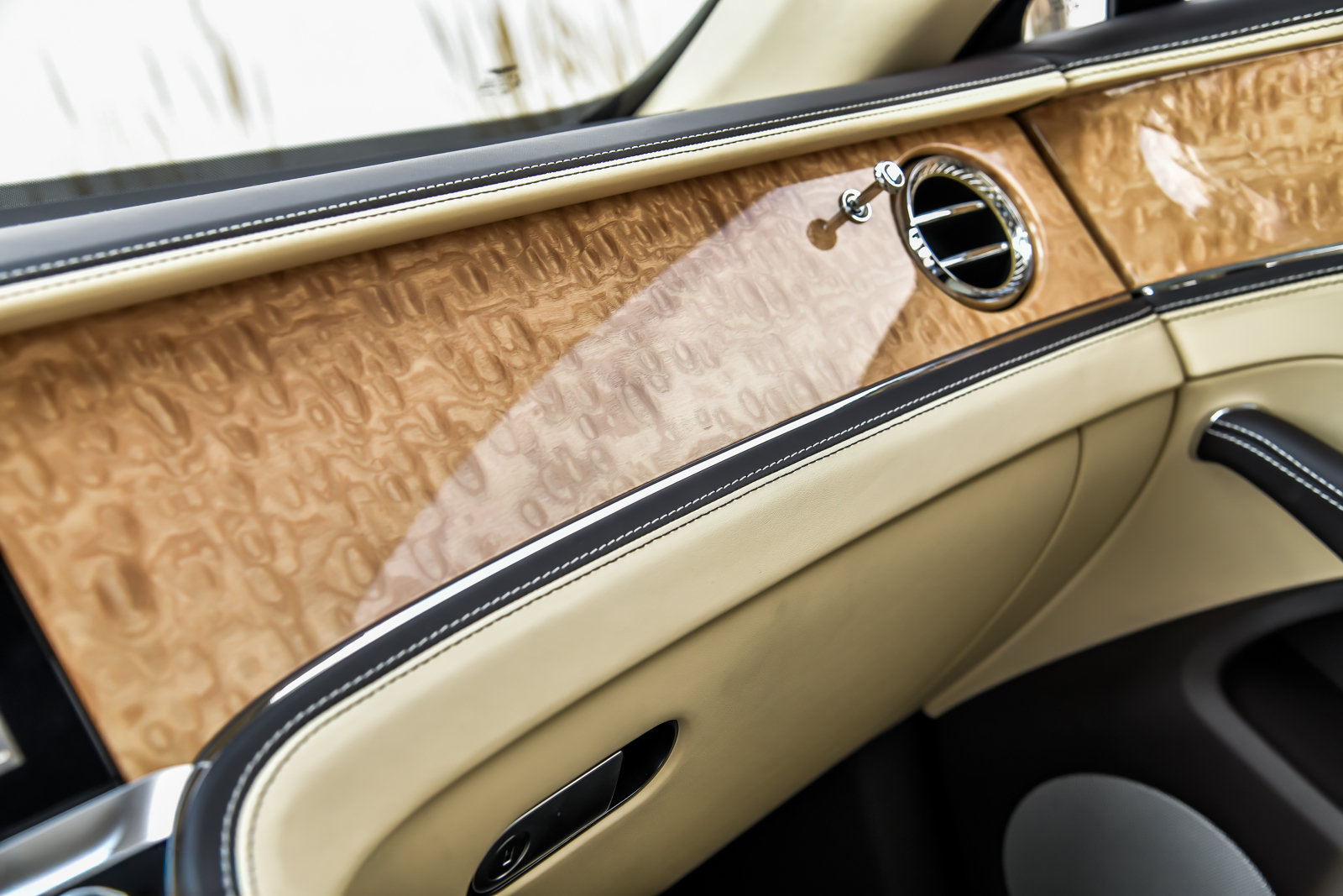 Certified 2021 Bentley Flying Spur V8 AWD/4WD image 36