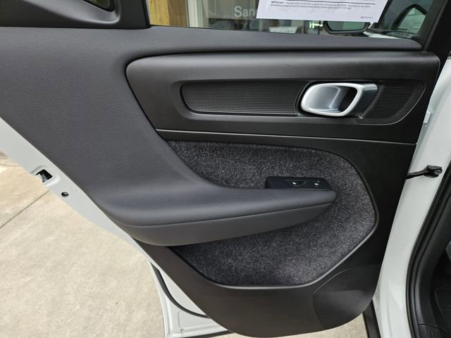 Used 2025 Volvo XC40 B5 Plus AWD/4WD image 15
