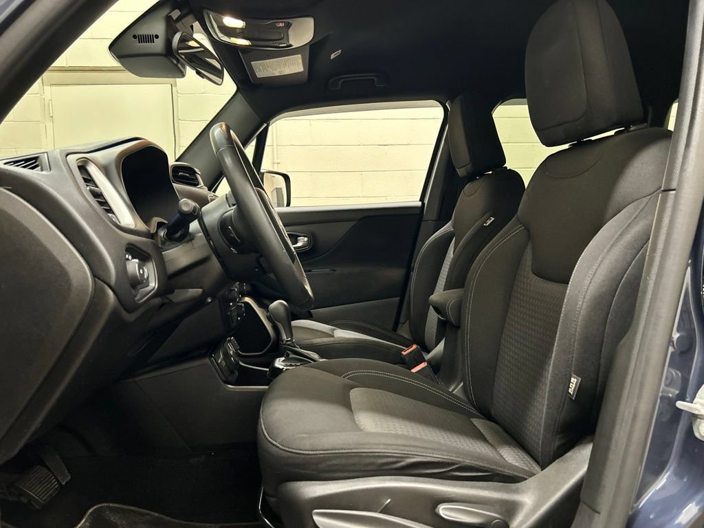 Used 2021 Jeep Renegade Latitude AWD/4WD image 7