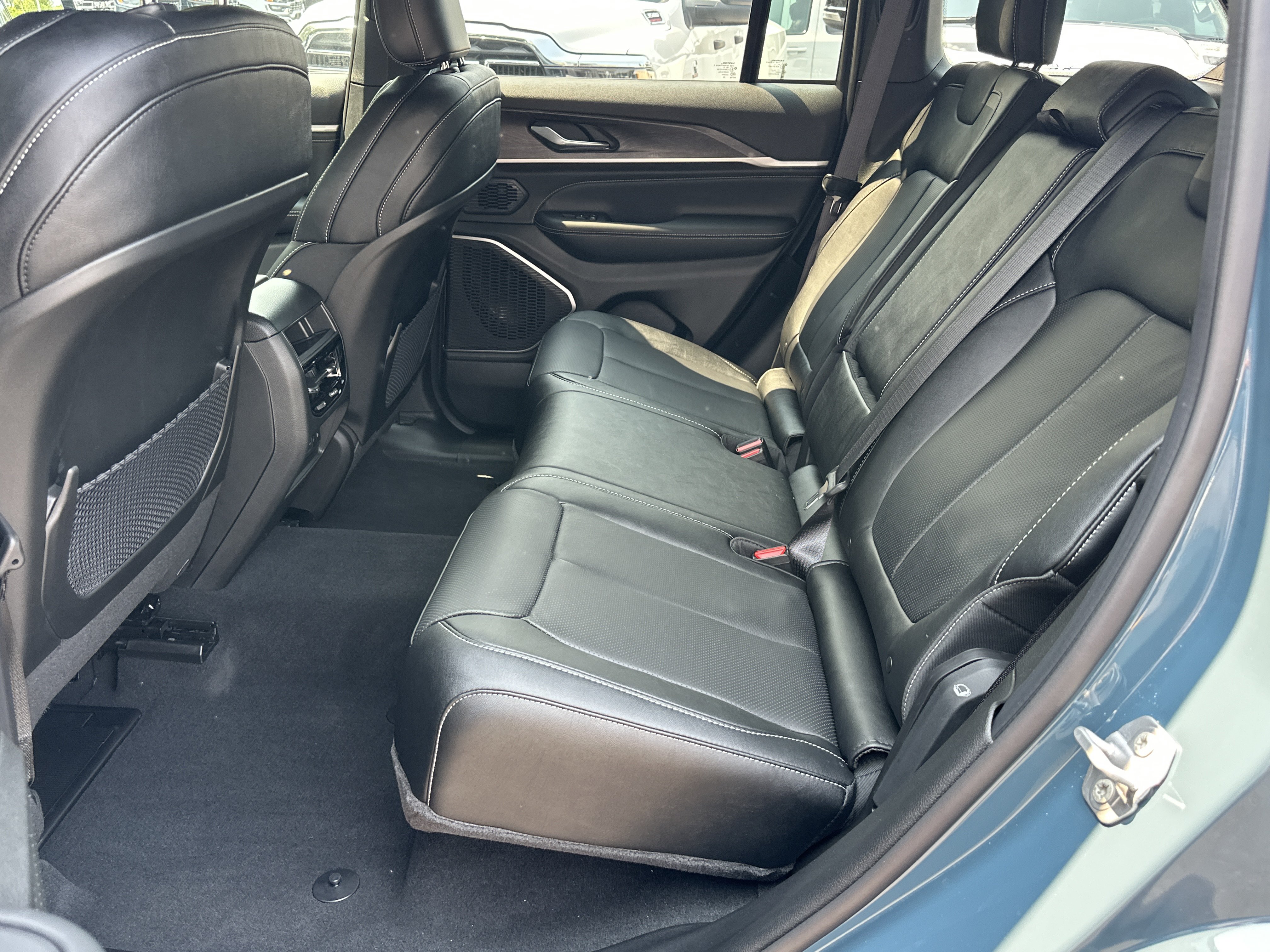 New 2026 Jeep Grand Cherokee Limited AWD/4WD image 29