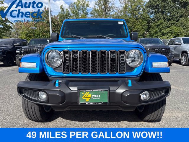 Used 2024 Jeep Wrangler Unlimited w/ Convenience Group AWD/4WD image 2