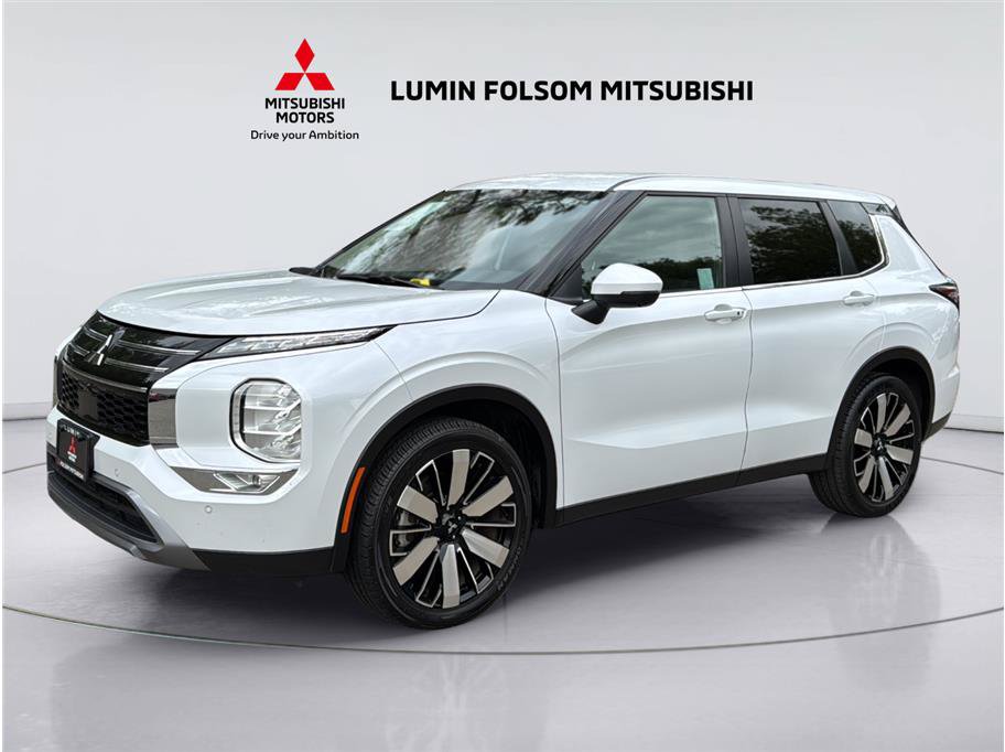 Used 2025 Mitsubishi Outlander SE