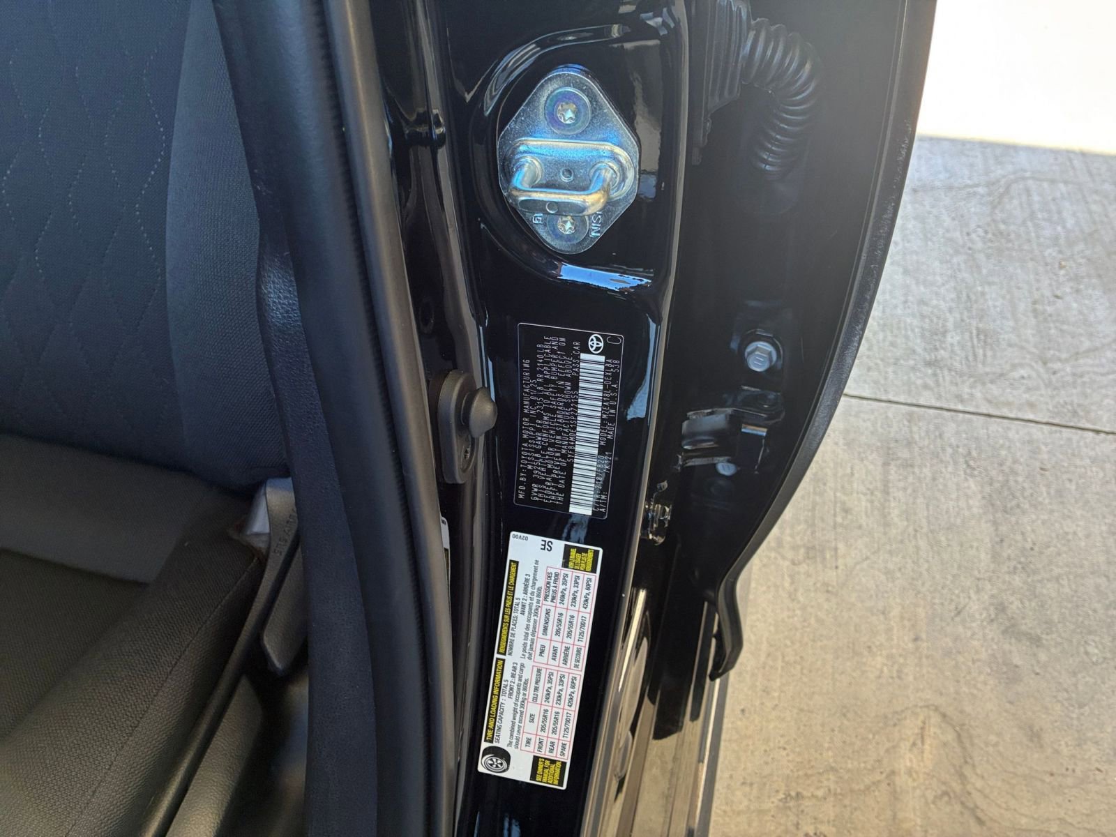 Used 2025 Toyota Corolla LE image 28