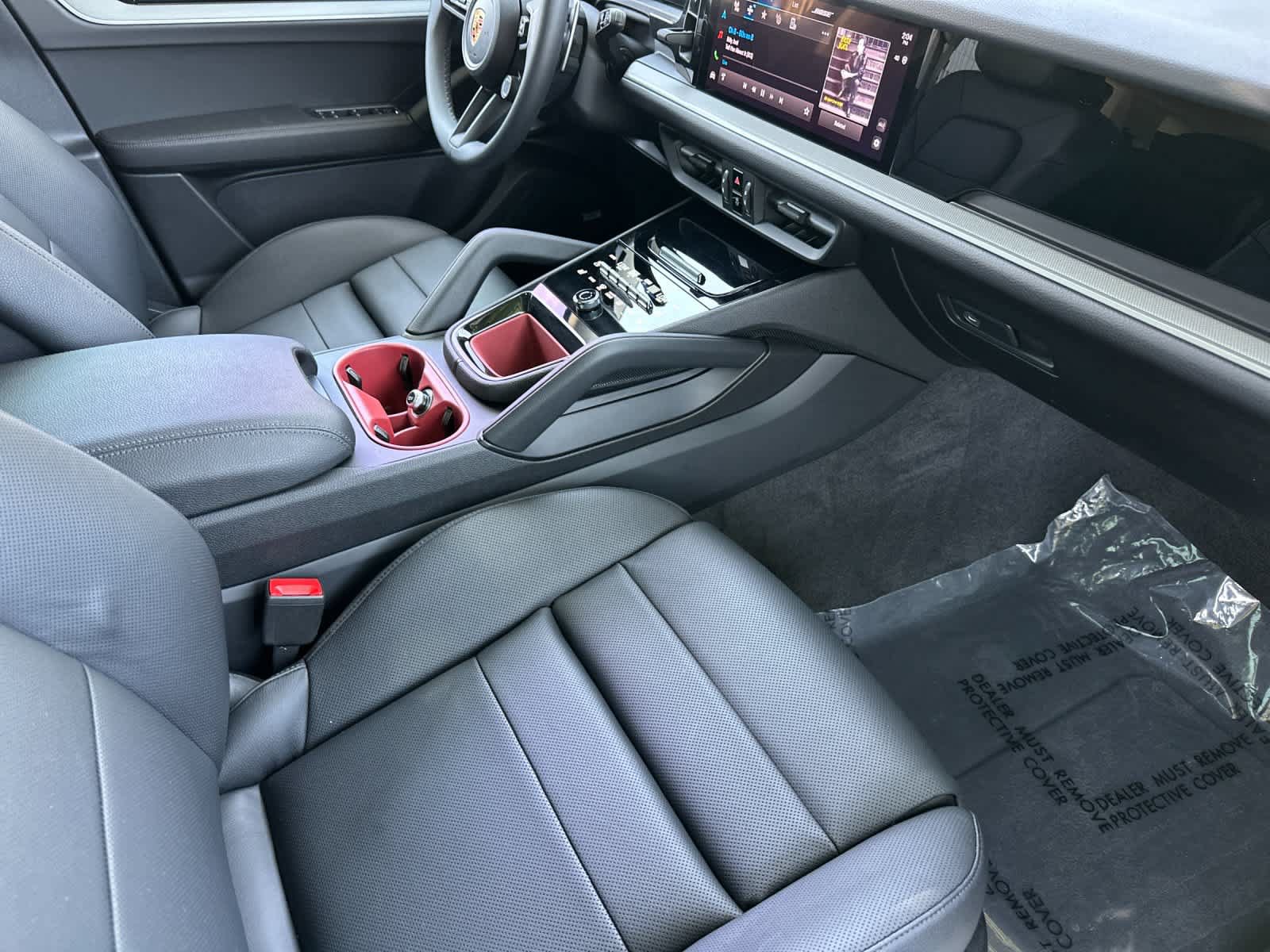 Certified 2025 Porsche Cayenne AWD/4WD image 17