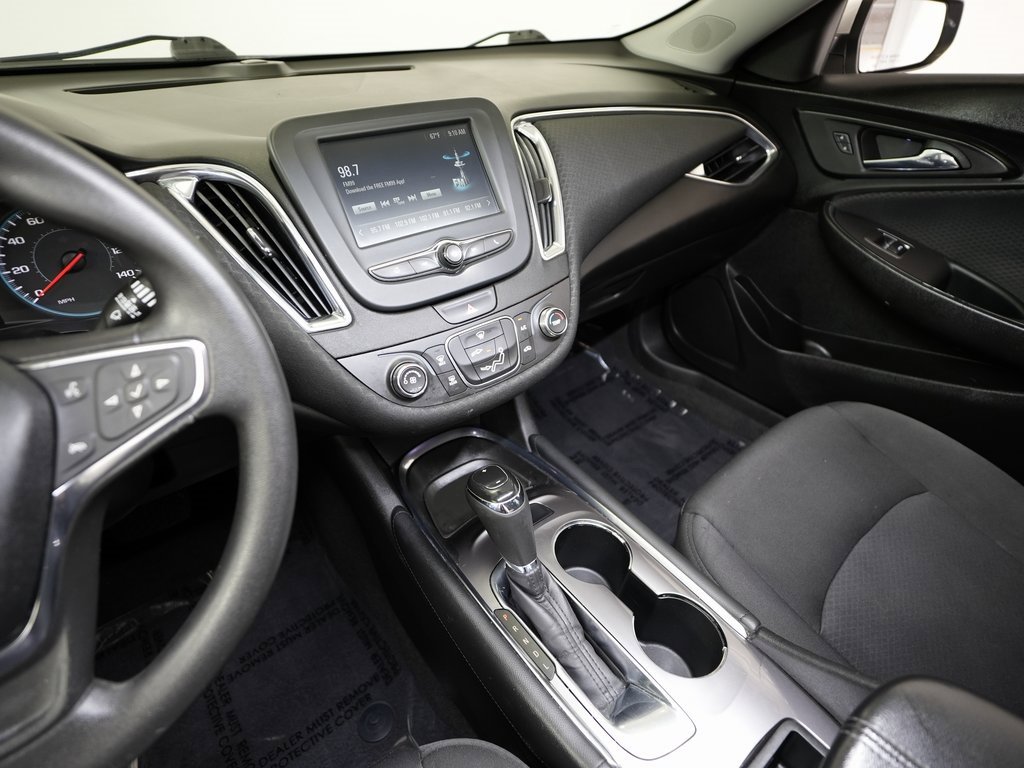 Used 2018 Chevrolet Malibu LT image 33