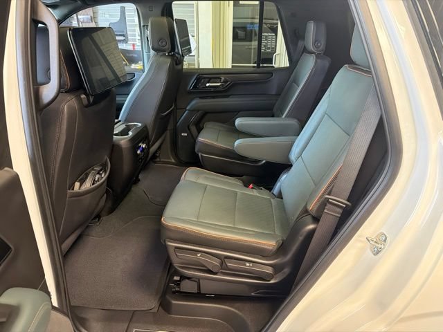 Used 2025 GMC Yukon AT4 w/ AT4 Premium Plus Package AWD/4WD image 34