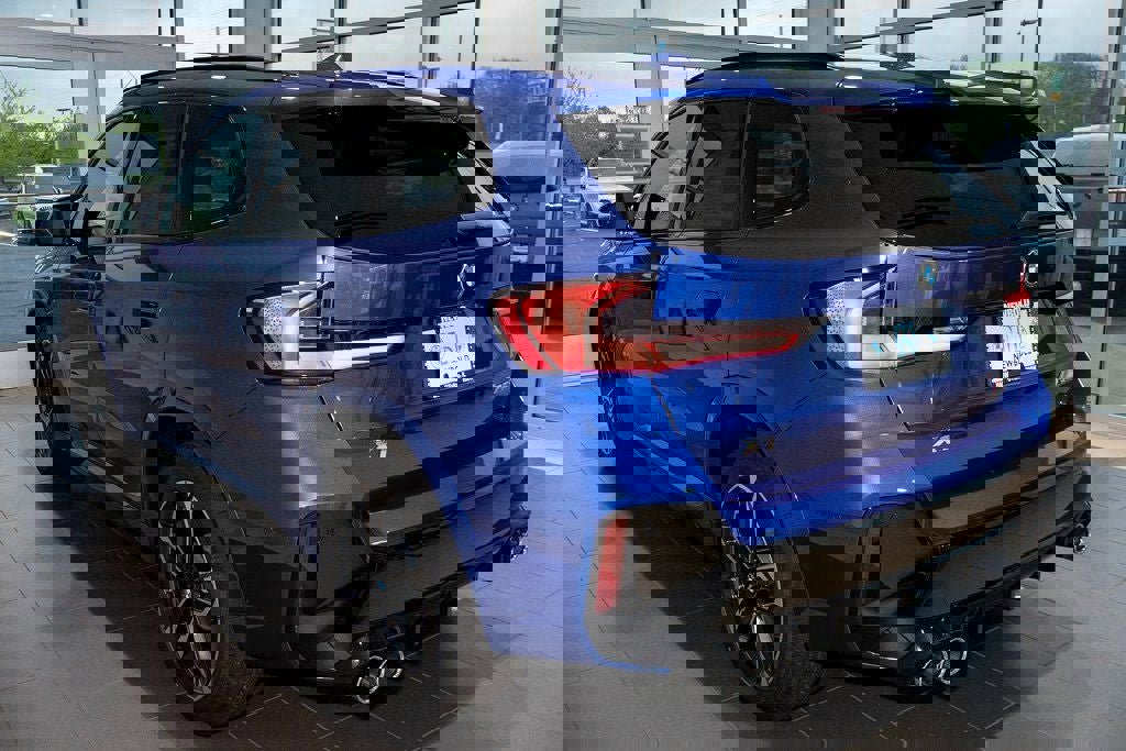 Used 2025 BMW X1 M35i w/ Premium Package image 4