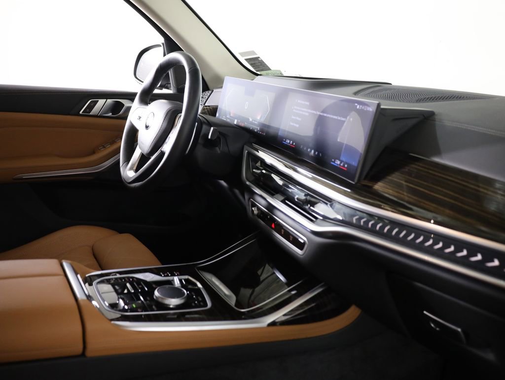 Used 2025 BMW X7 xDrive40i AWD/4WD image 71