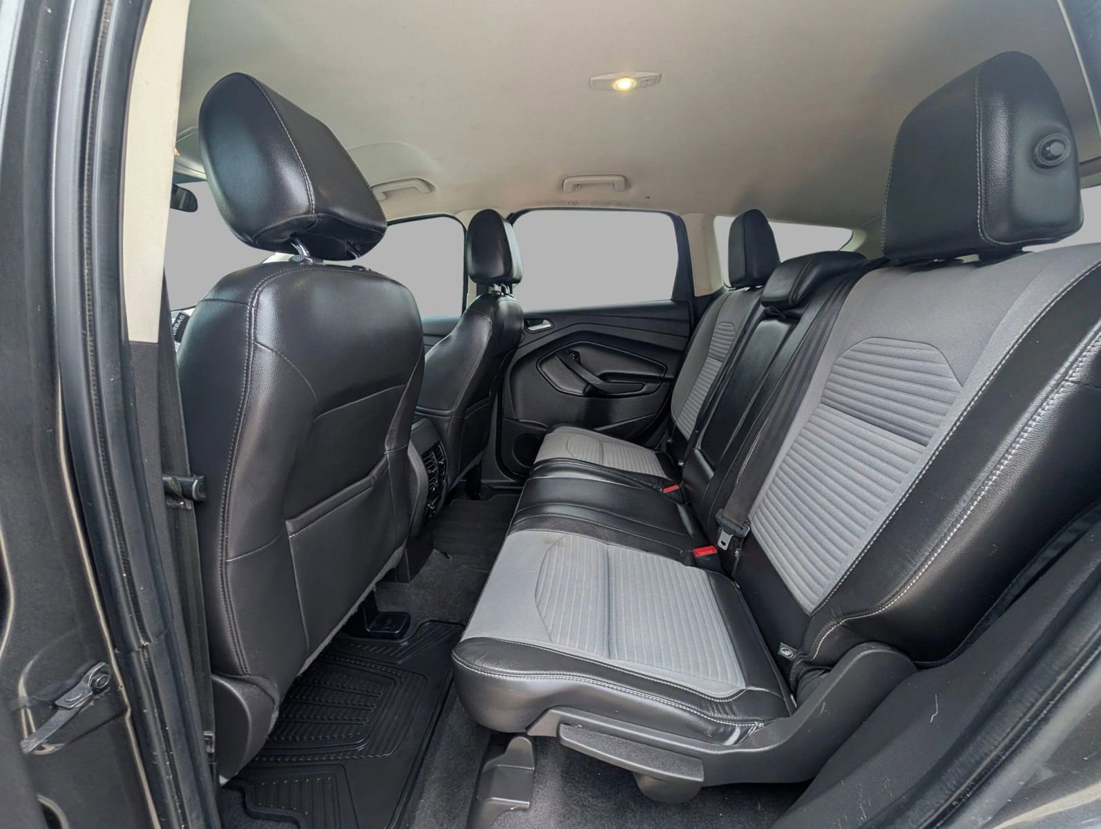 Used 2017 Ford Escape SE w/ Equipment Group 201A FWD image 23