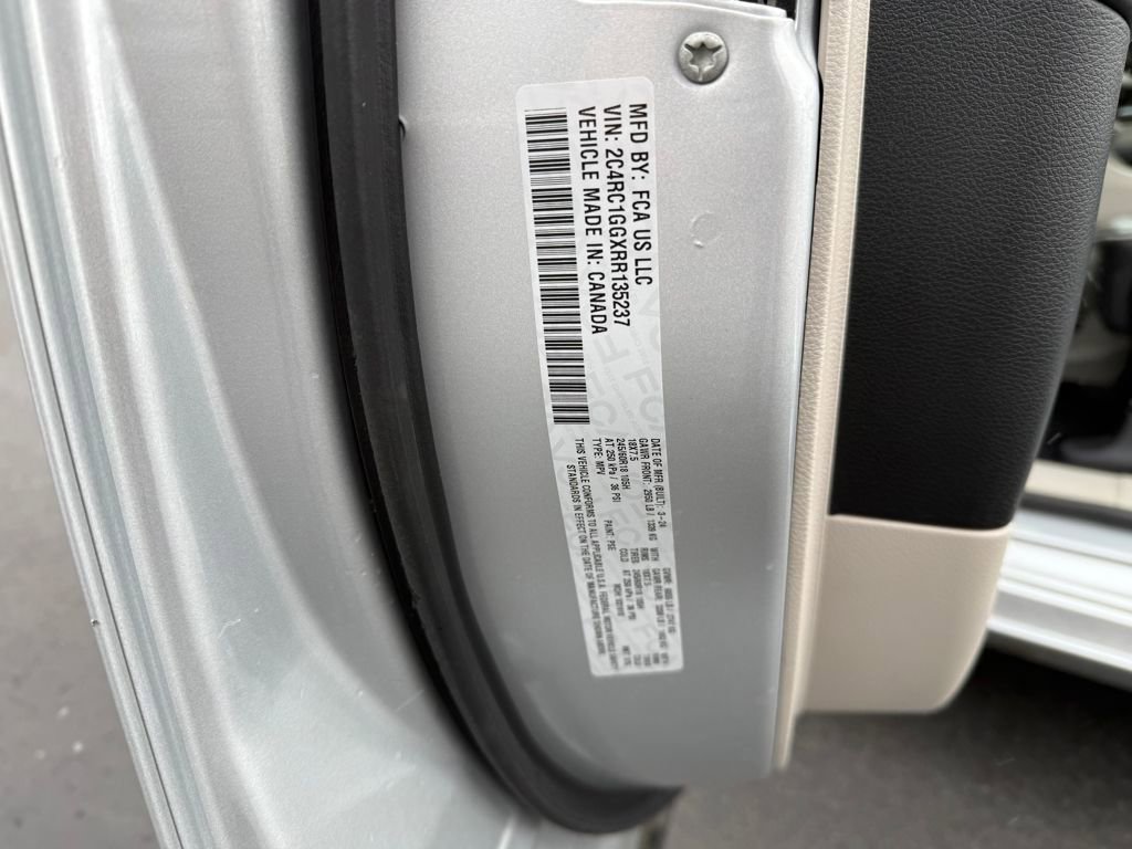 Used 2024 Chrysler Pacifica Limited image 32